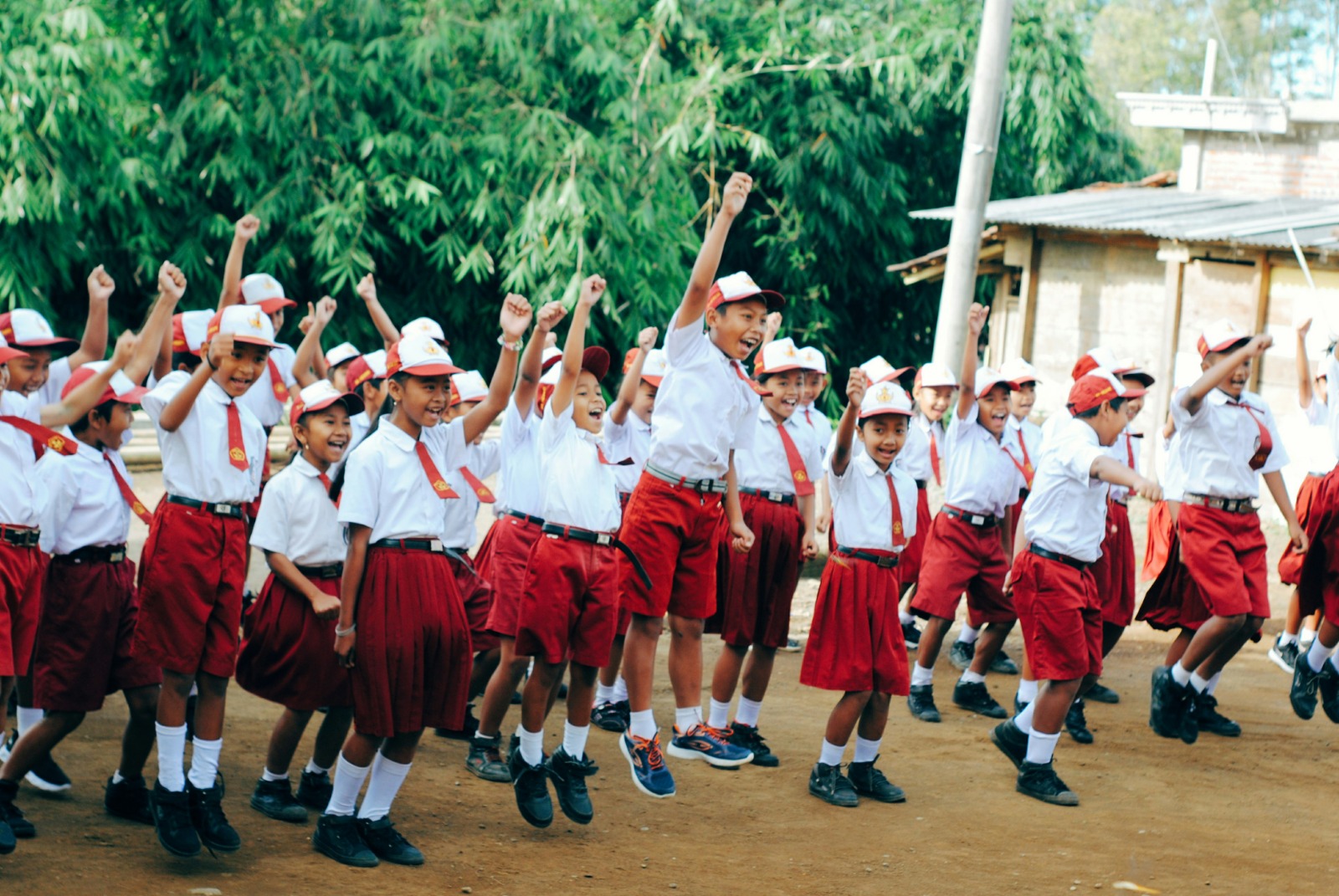 Bambini che ballano a scuola